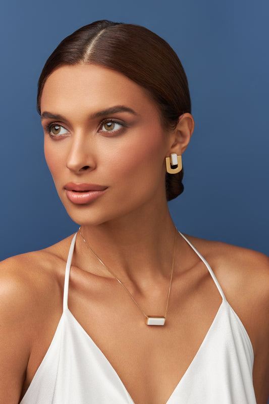 Brinco Estrutura - Porcelana Branca | Semijoia Banhada a Ouro 18K