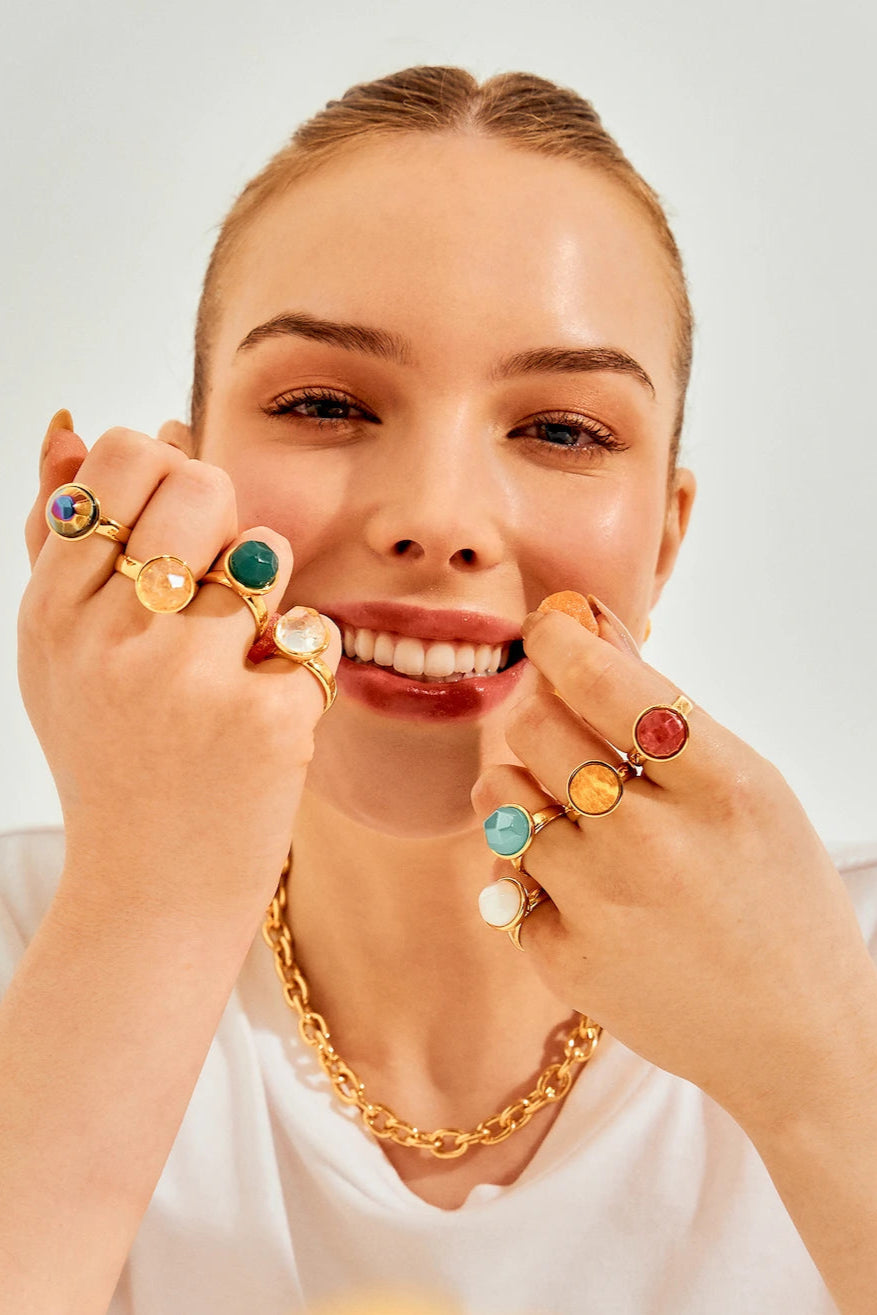 Anel Classic - Feldspato Vermelho facetado — Ouro 18K | Aimer Joias | anel pedra natural