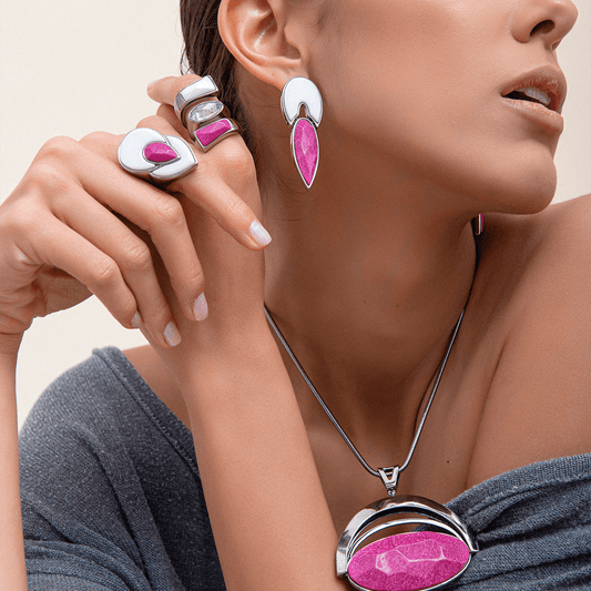 Brinco Flor de Lótus - Porcelana/Rosa Pink — Ródio Negro | Aimer Joias | semijoia feminina pedra natural