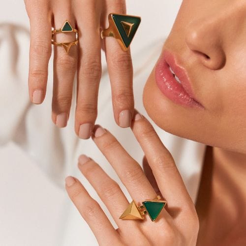 Anel Adversis com Ágata Verde tem um belo Banho de Ouro 18K - AIMER JOAIS