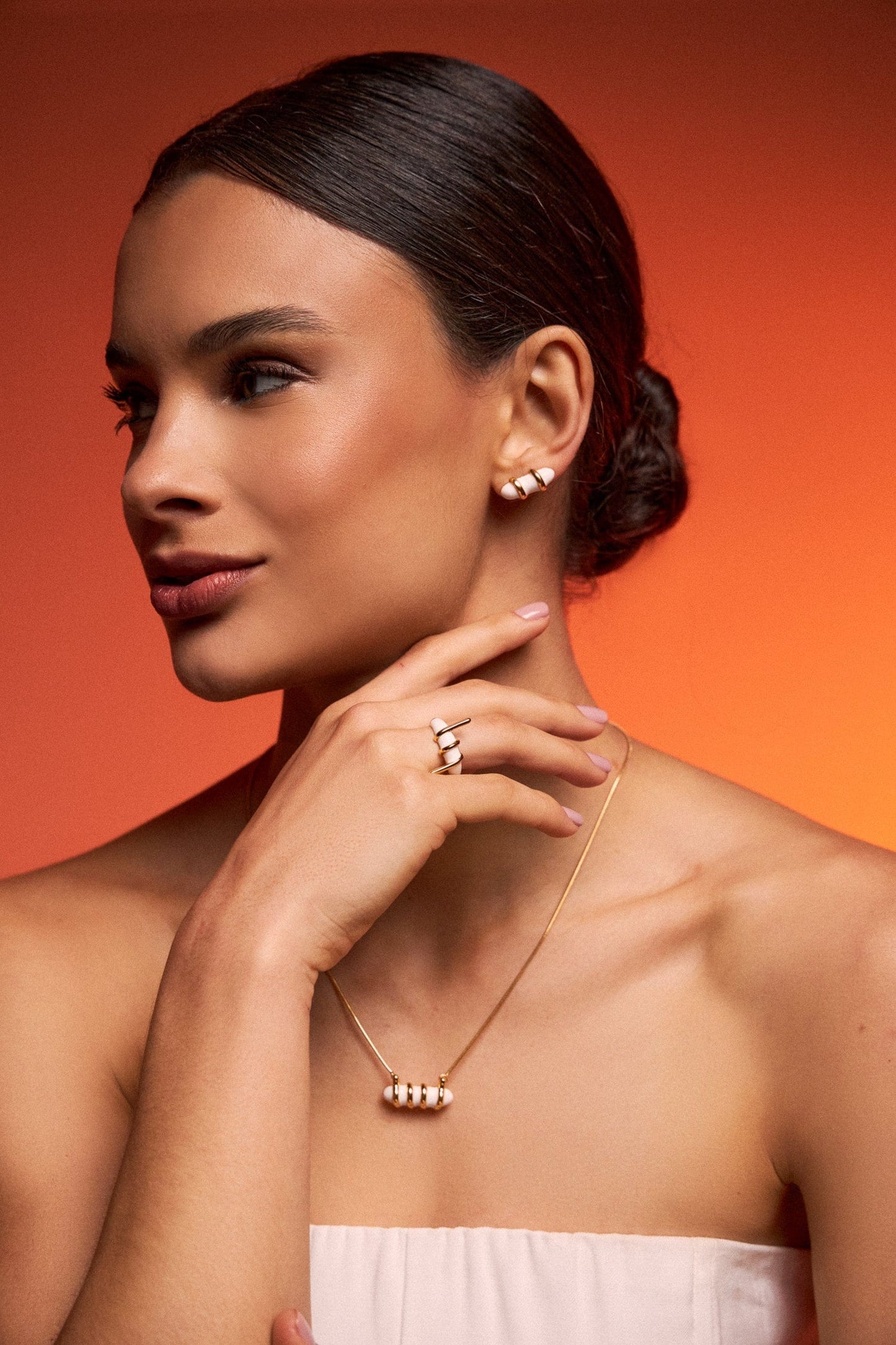 Anel Trama - Esmaltação Branca Semijoias de luxo e design exclusivo