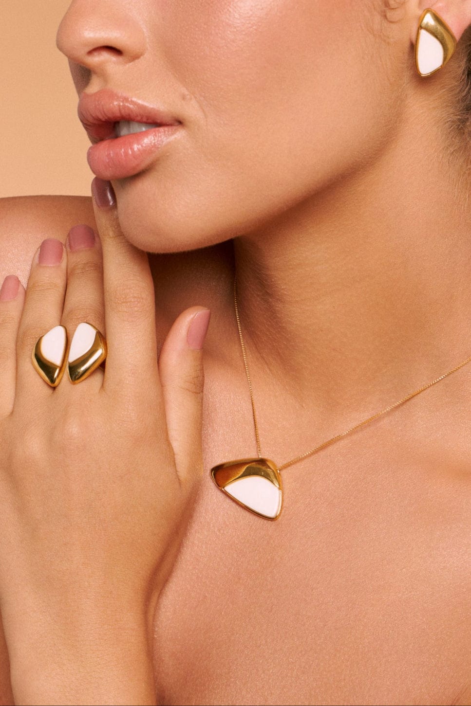 Colar Ailes - Porcelana Branca Semijoias de luxo e design exclusivo
